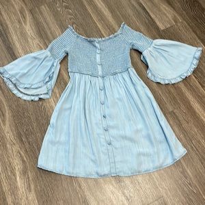 Venus Super cute jean dress! I wore it once and received lots of compliments 🤩